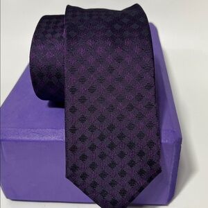 NWT❗️HUGO BOSS Deep Purple Men's 100% Silk Tie 2.5” Width